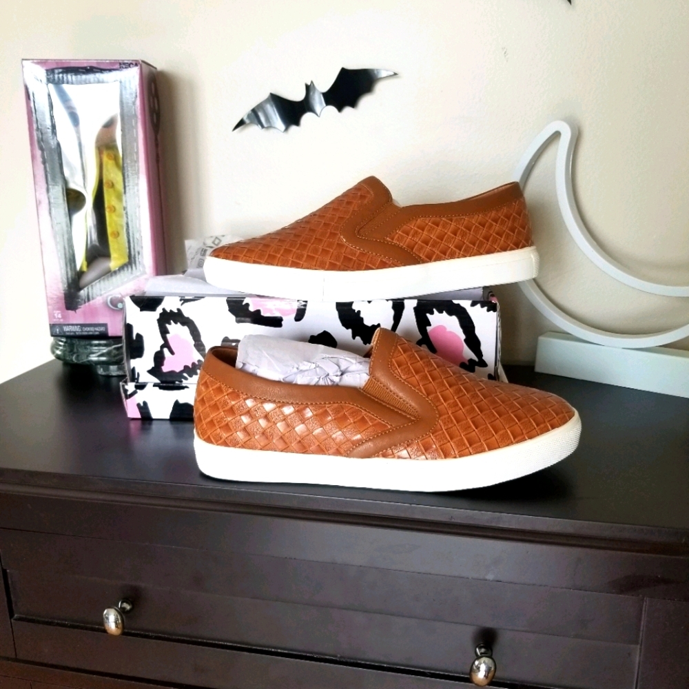 Mata Sneakers